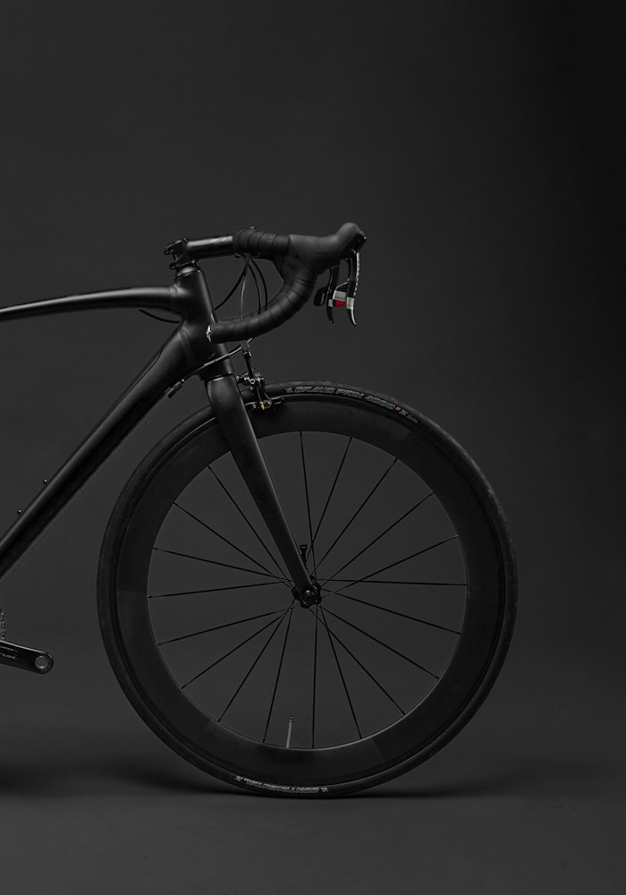 Vélo de route carbone moderne, innovation et technologie de pointe Michelin